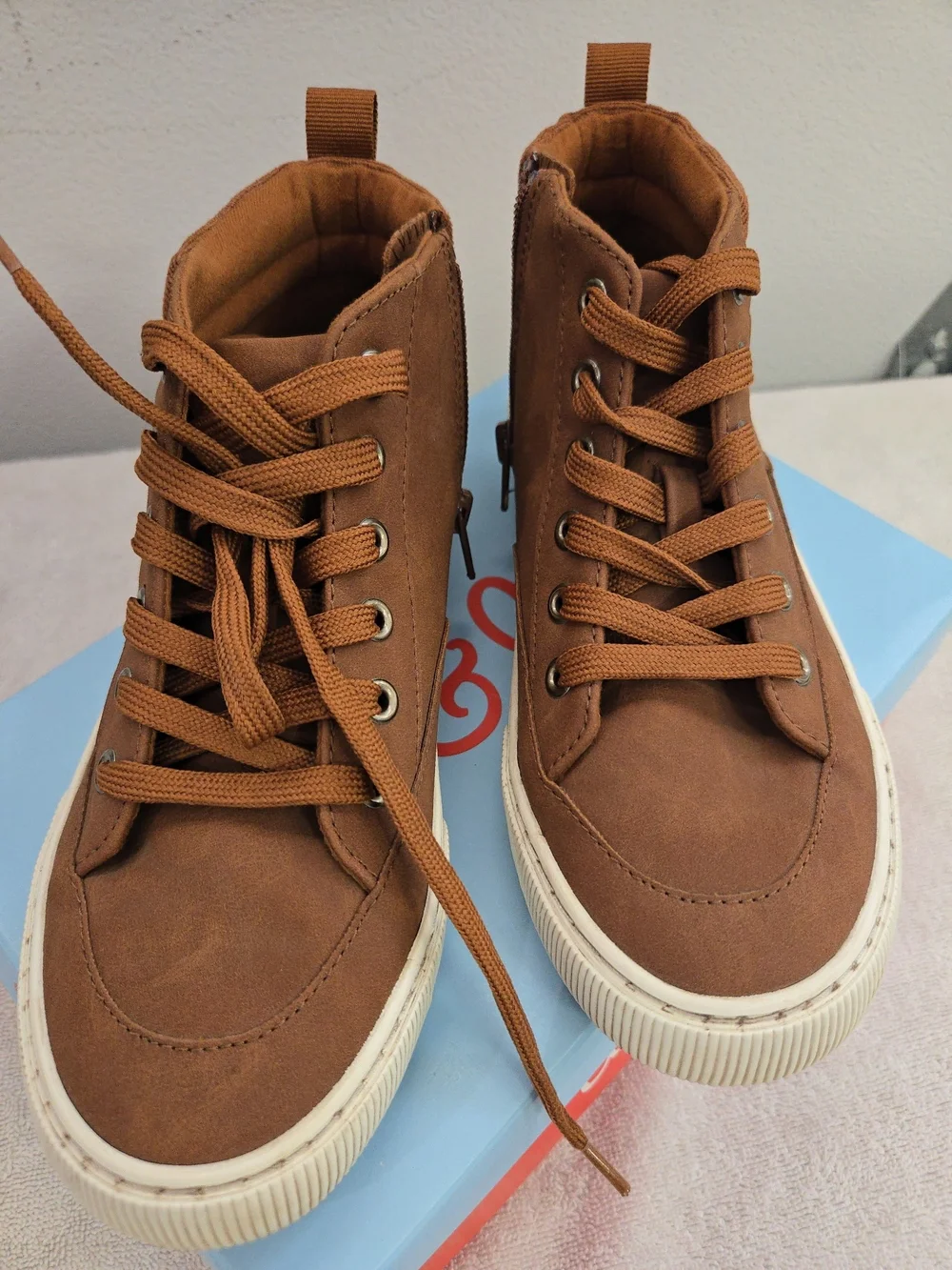 🤎Cat & Jack Brown High-Top Kids's Sneakers, Size 4🤎